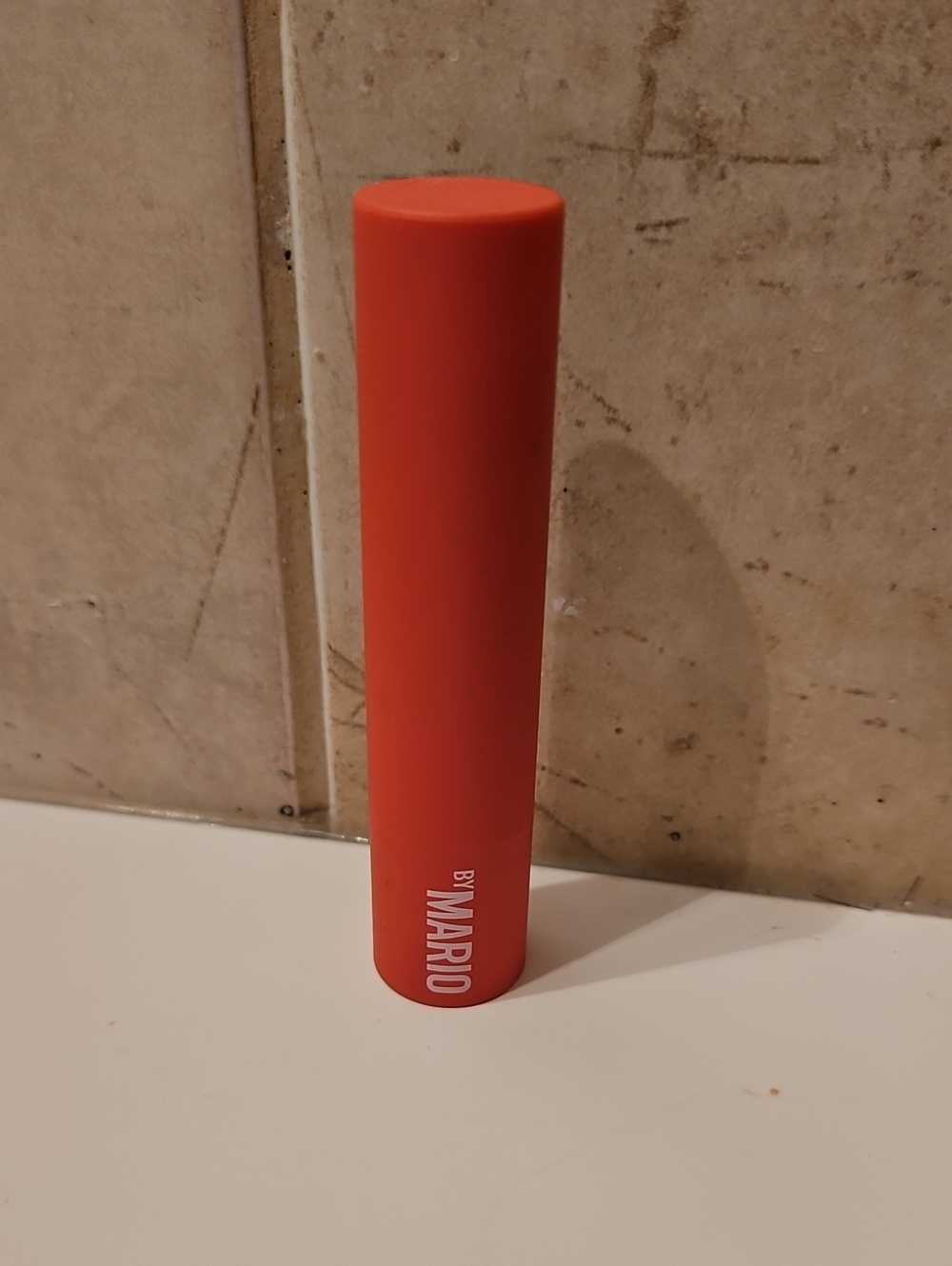 MAKEUP BY MARIO 
MoistureGlow™ Plumping Lip Serum Watermelon Glow
